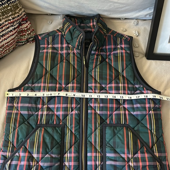 J. Crew Navy Plaid Puffer Vest Medium - Picture 4 of 4